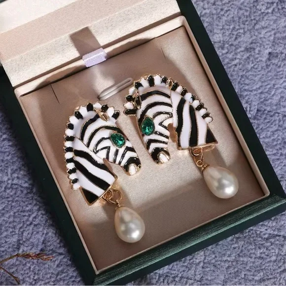 Zebra Head Shape Drop Earrings Animal Print Earrings - Picture 1 of 4